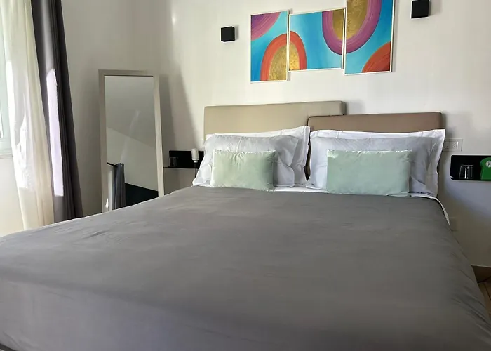Zeta Rooms