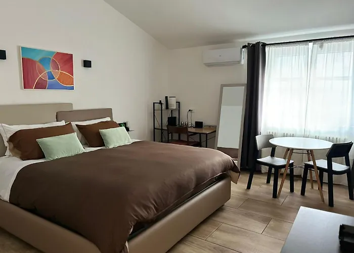 Zeta Rooms