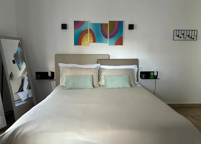 Zeta Rooms